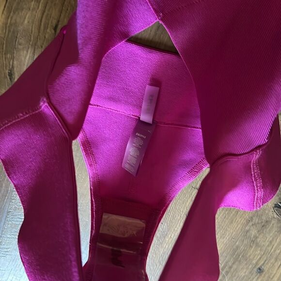 SKIMS Bandage Monokini suit Lollipop - Picture 5 of 6